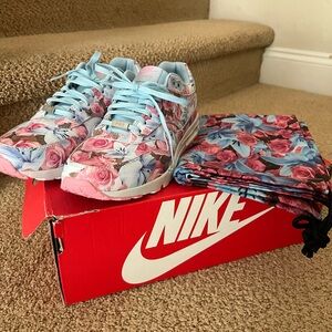 Nike Air Max 1 Paris City Collection Women's Size 7.5